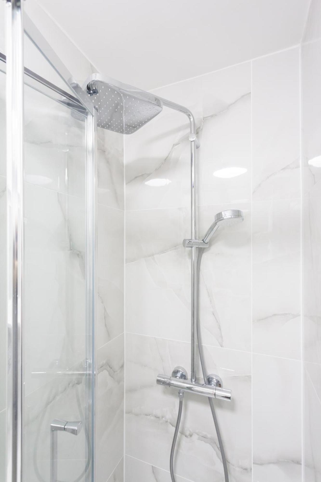 Pensiune Studio9 - Next To Emirates Stadium - Budget With Shared Bathroom