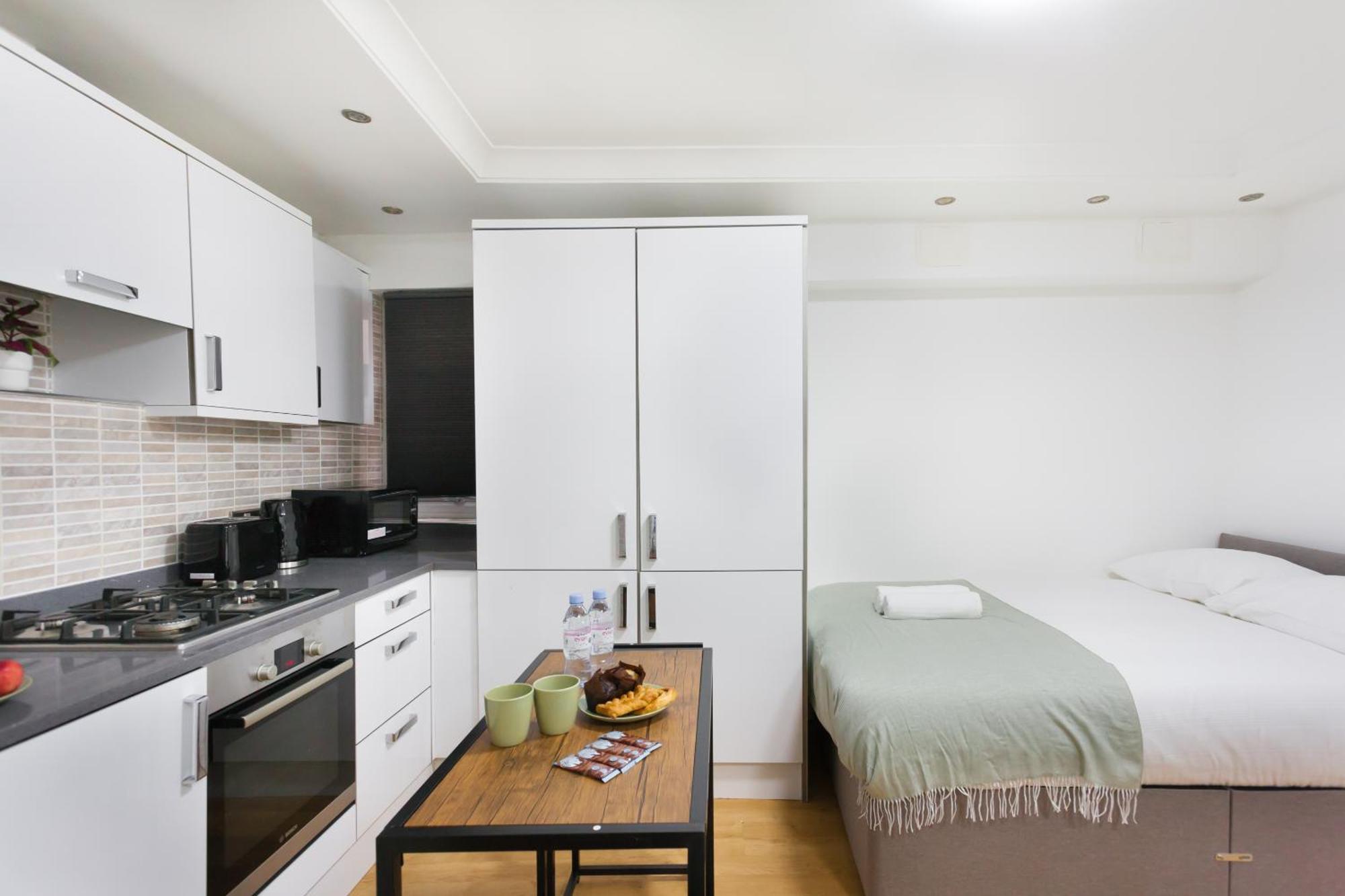 Pensiune Studio9 - Next To Emirates Stadium - Budget With Shared Bathroom