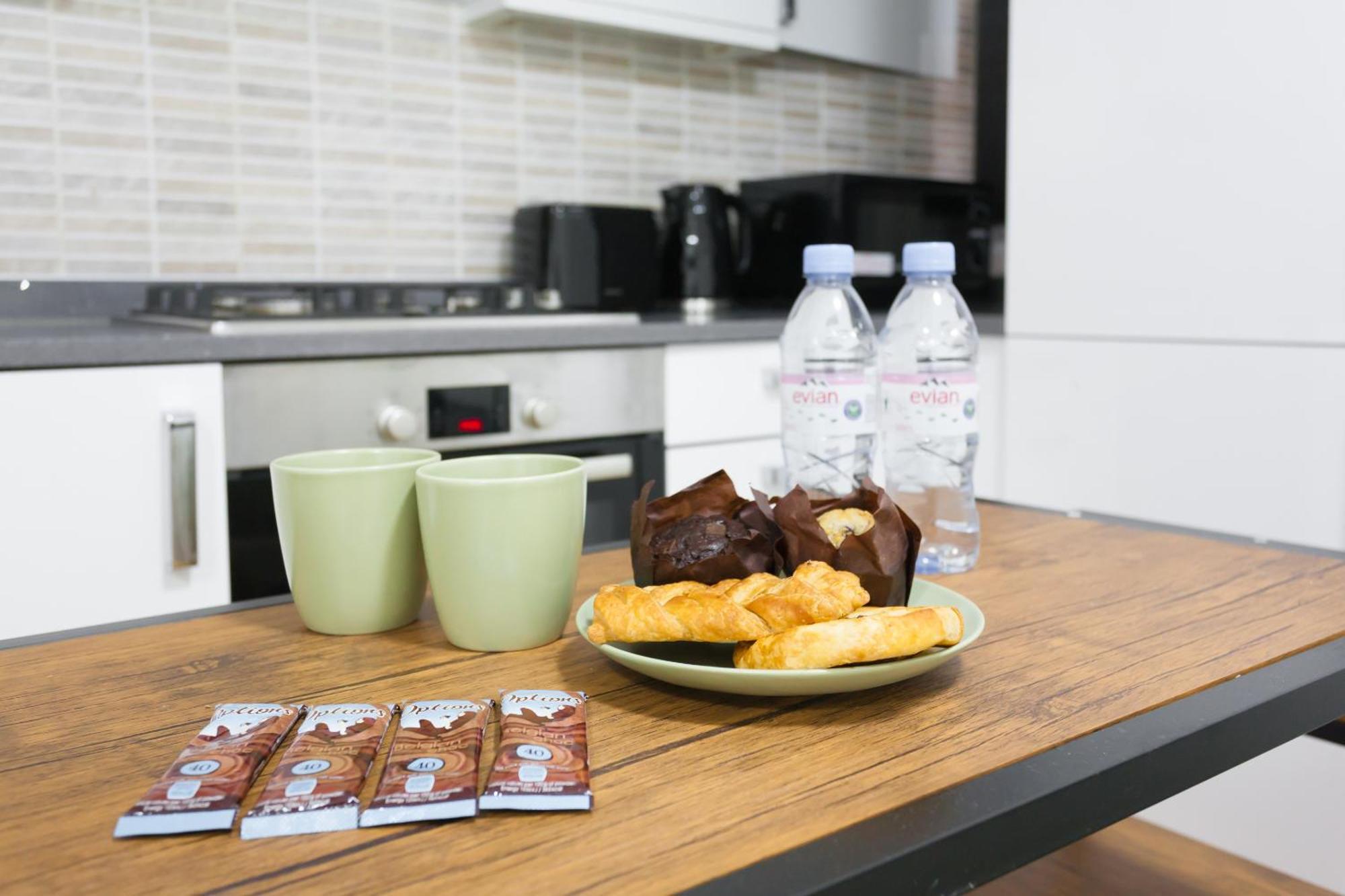 Studio9 - Next To Emirates Stadium - Budget With Shared Bathroom Pensiune *